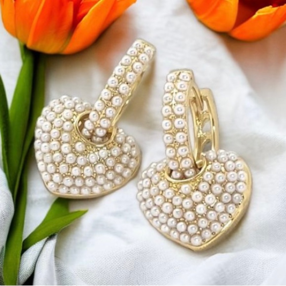 Sweetheart Pearl Small Huggie Hoop